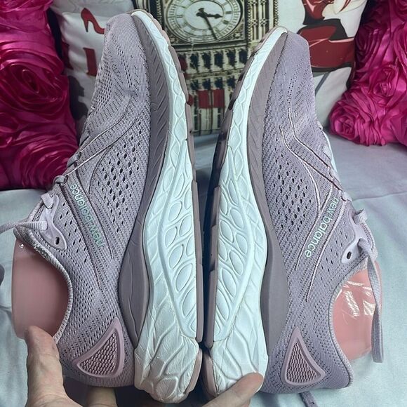 (A) NEW BALANCE WOMEN'S 860 V13, size 11 women’s/ 9.5 men’s - Picture 7 of 15